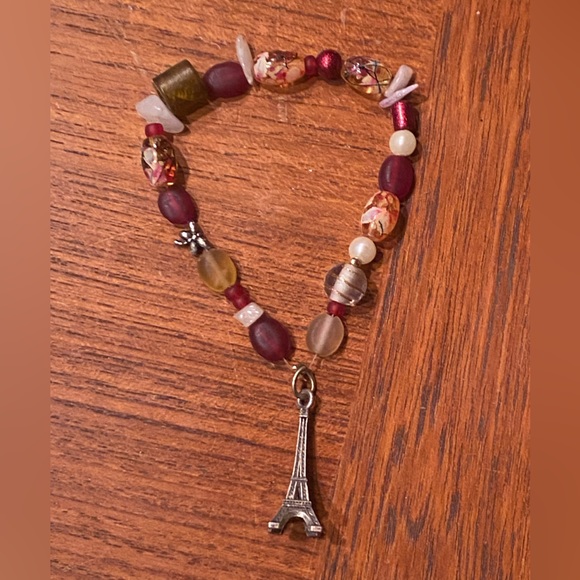Jewelry - 🎁 ALL $5 ITEMS 3/$10!!! Handmade Eiffel Tower beaded bracelet.